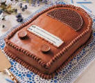 Antique radio cake (Taste of Home) - RF Cafe